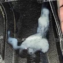 骚熟妇的极品脚泥，光脚丫子穿鞋，脚趾部位把鞋尖养的全是臭泥，左脚吐口水，右脚打胶🤤 #扫楼 #恋足 #足交 #美脚 #高跟 #打胶 #玩鞋 #射鞋 #原味