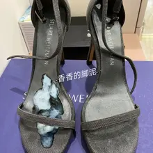 天气转暖，有高跟玩了，趾印明显，龟头在趾印上疯狂摩擦，插了右脚，舔了左脚，左脚趾印都快舔干净了，喷了好多 #玩鞋 #射鞋 #高跟 #原味 #扫楼 #打胶 #恋…
