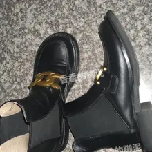 3点多睡不着出去溜达，这算什么鞋呢？看着挺干净的，直接捂到脸上，深吸一口，脚丫和皮革的味道，大冷天的都直接硬了，本来想把鞋垫拿出来，射到鞋垫底下，让女主人一直…
