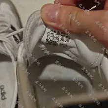 抓到一个机会偷偷带走同事的鞋子 又害怕被发现又爽 热到连袜子都脱了真是爽死