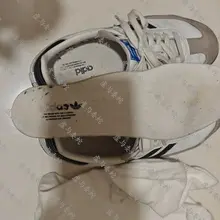 抓到一个机会偷偷带走同事的鞋子 又害怕被发现又爽 热到连袜子都脱了真是爽死