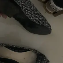 小美女的騷鞋 見一次硬一次 一只用來打膠 另一只的腳泥已經被我舔乾淨了 #全城搜鞋 #掃樓 #打膠 #射鞋 #戀足 #足交 #平底鞋
