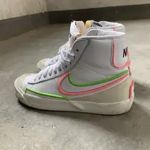 #射鞋 #玩鞋 #扫楼 #打胶 35.5的妹子玩起来是真的爽！虽然高帮的鞋没办法操到妹子的鞋垫，但就是这细细的鞋帮的包裹感都是极强，真是舒服啊！