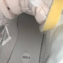 #射鞋 #玩鞋 #扫楼 #打胶 35.5的妹子玩起来是真的爽！虽然高帮的鞋没办法操到妹子的鞋垫，但就是这细细的鞋帮的包裹感都是极强，真是舒服啊！