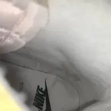 #射鞋 #玩鞋 #扫楼 #打胶 35.5的妹子玩起来是真的爽！虽然高帮的鞋没办法操到妹子的鞋垫，但就是这细细的鞋帮的包裹感都是极强，真是舒服啊！