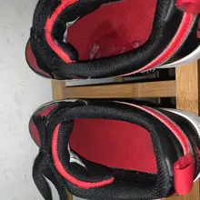 #射鞋 #玩鞋 #扫楼 #打胶 还是现脱的鞋玩着爽啊，本来练撸了三天，以为自己没什么可射的了，谁知道把妹子的鞋往脸上一贴，那味道啧啧啧美啊！