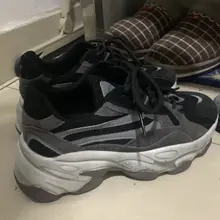 #射鞋 #玩鞋 #扫楼 #打胶 不得不说，少妇姐姐确实是一个勤俭持家的美女啊....看到姐姐的杂牌鞋真希望她可以多买些大牌呢...果断给姐姐做一个保养吧，虽然…