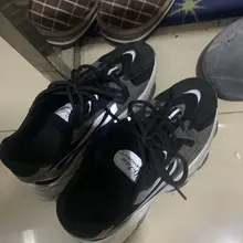 #射鞋 #玩鞋 #扫楼 #打胶 不得不说，少妇姐姐确实是一个勤俭持家的美女啊....看到姐姐的杂牌鞋真希望她可以多买些大牌呢...果断给姐姐做一个保养吧，虽然…