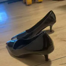 北京的绿帽，欢迎同好上门打胶他老婆的骚鞋，老婆出差了这两天时间方便。