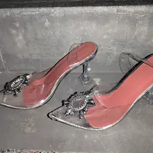 透明高跟，骚的很，还有脚泥，必须帮你保养。