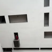无论是在夏河县，还是途径郎木寺，被问及最多的就是：你们离北京近不近？ 这句朴素问询，藏着各族人们对首都的赤诚。依托党的民族政策，雪域通路通达、安居兴业，山水相…