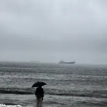 烟雨中的大海，也依旧美丽