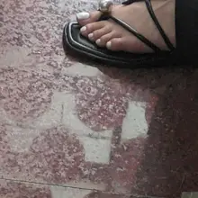 街拍小姐姐绑带凉鞋。。。 https://t.co/v8iiX5WiyK #玉足 #美脚 #恋足癖 #足交榨精 #脚底奴 #鞋控 #足控