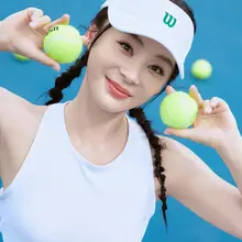 纯白网球美女袁姗姗：球场上展露白皙修长的健康美腿