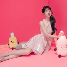 陈都灵闪耀高跟与蓬蓬短裙秀玉腿美足少女感十足