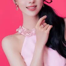 陈都灵闪耀高跟与蓬蓬短裙秀玉腿美足少女感十足