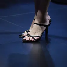 点击观看更多美脚