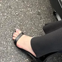 点击观看更多美脚