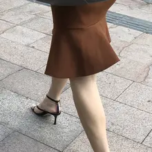 看硬了，鞋子和美足都太完美了 #美脚 #裸足 #偷拍 #盗摄 #嫩足 #嫩脚 #美足