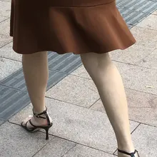 看硬了，鞋子和美足都太完美了 #美脚 #裸足 #偷拍 #盗摄 #嫩足 #嫩脚 #美足