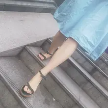 同好兄弟们可猜猜如下四位女大哪个颜值最高，周末公布答案 #足 #脚趾 #恋足 #美脚 #凉鞋 #拖鞋 #裸足 #足底 #足控 #校园 #女大学生
