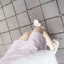 一个有趣的现象，学校里穿白凉拖的女生大抵都挺白 #足 #脚趾 #恋足 #美脚 #凉鞋 #拖鞋 #裸足 #足底 #足控 #校园 #女大学生