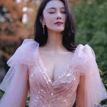 张馨予很久没这么大方过了，真的很赞，很值得表扬。看来在兵哥哥老公的调教下，本性得到了释放，这奶子真的很迷人，颜值也很能打。不知道她的兵哥哥老公多久回家一次，每…