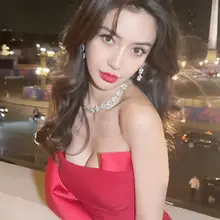 “按住啦掰逼”看表情就是个天生欠操的极品母狗，应该去站街，以低价诱惑换取一群屌丝男来轮流操她，嘴巴、骚屄、屁眼全部插满，还要射满她每一个洞，脸上、奶子、骚足、…