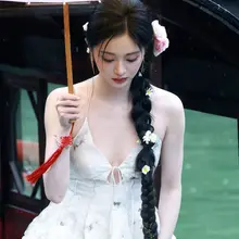 No.mx1485周洁琼濮院芭莎艺术美学盛典外拍生图，画船撑伞，低胸小吊带，宛如江南仙女 [155P+1.5G] #明星生图 #周洁琼 自购地址：https:…