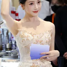 No.mx1481姜贞羽杭州珀莱雅活动生图，金色镂空抹胸刺绣裙，香肩美背，颜值顶配 [175P+1.8G] #明星生图 #姜贞羽 自购地址：https://t…