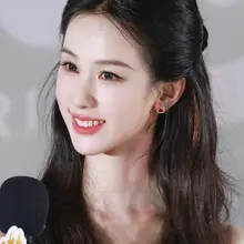 No.mx1478陈都灵《翘楚》追剧团生图两套，露肩抹胸玫瑰红裙，大长腿高跟，又甜又辣 [390P+4.32G] #明星生图 #陈都灵 #翘楚 自购地址：ht…