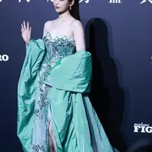 杨超越费加罗红毯，这套太让人期待了 #明星写真 #明星生图 #生图 #明星 #杨超越 https://t.co/Lx8ZSj05OJ 本套电报群暂时只有9张