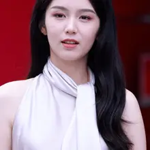 No.mx1471周也广州Dior活动生图，浅粉紫色长裙，怼脸拍也很美 [230P+1.58G] #明星生图 #周也 自购地址：https://t.co/ZW…