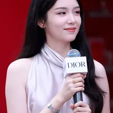 No.mx1471周也广州Dior活动生图，浅粉紫色长裙，怼脸拍也很美 [230P+1.58G] #明星生图 #周也 自购地址：https://t.co/ZW…