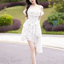 新娘娇羞的把摄影师拉过去：“哥偷偷告诉你，外拍这套晨袍我没放的开，我还准备了一套晨袍，待会关了门穿给你看哦，嘻嘻😋” 真相：林星阑语话界作品，番号1058 #…