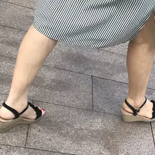 成熟女人的脚这么好看，很难得 #美脚 #偷拍 #盗摄 #嫩足 #嫩脚 #美足