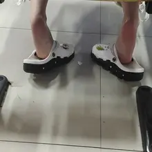 一个在认真复习，期末考试的女孩子 下面的小骚脚 不安分