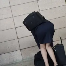 空姐下班换鞋，原味丝足一览无遗