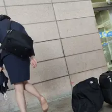 空姐下班换鞋，原味丝足一览无遗
