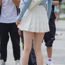 真实街拍美腿玉足（NO.283）我收藏的街拍图要求就是脸蛋漂亮，身材一流，最好是能看到白白嫩嫩的足底😊。本套生图资源159p 模特皮肤极品白，脚趾嫩得跟春笋一…