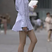 真实街拍美腿玉足（NO.281）我收藏的街拍图要求就是脸蛋漂亮，身材一流，最好是能看到白白嫩嫩的足底😊。本套生图资源282p 6.7G，模特神似江疏影皮肤极品…