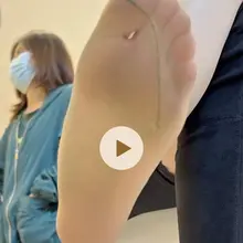 御姐少妇试鞋，脱靴漏出原味丝足