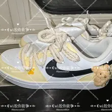 第一次尝试火车卧铺，这个比扫楼刺激多了，凌晨两三点的火车上面，基本上人都睡着了 可惜就是太黑没拍到女主正脸，不过满地的鞋子雀氏很不错，以后可以多尝试，这双鞋的…