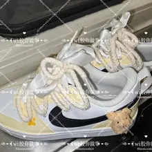 第一次尝试火车卧铺，这个比扫楼刺激多了，凌晨两三点的火车上面，基本上人都睡着了 可惜就是太黑没拍到女主正脸，不过满地的鞋子雀氏很不错，以后可以多尝试，这双鞋的…