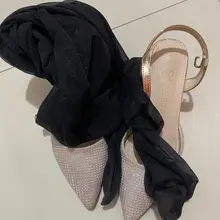 不仅有高跟鞋尽然还有两双丝袜，味道是真的重啊，还未打胶。抽两个粉丝点赞的一个送鞋一个送袜子 #扫楼 #打胶 #射鞋 #恋足 #足交 #丝袜