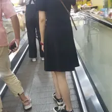 粉丝投稿:搞到了女租客刚脱下来的内裤，水真的可以有这么多吗？都浸透了，味道也超级大，真的是上头啊。并附上女租客的背影照。 #扫楼 #打胶 #原味 #内裤 #射…