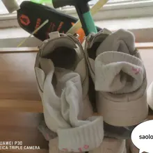 粉丝吐槽对面住户臭袜子总是不洗扔在楼道里，可能是想让你打胶，给射满吧 #扫楼 #打胶 #射鞋 #足交 #丝袜 #臭脚 #恋足