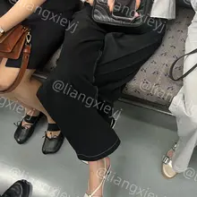 顶级颜值美女，气质都要溢出手机屏幕了，能一睹这样的靓女的凉鞋美脚，还有什么可挑剔的呢 （完整版在门槛群🚪更新，欢迎同好私信加入，冬季不断更，主打性价比） #街…