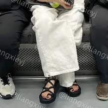 妆造和穿搭有一些清冷感的凉鞋妹子，jiojio又干净又精致，交叉带凉鞋绑在脚上好性感 （完整版在门槛群🚪更新，欢迎同好私信加入，冬季不断更，性价比优） #街拍…