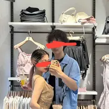 原創投稿 分享老婆的玉足 25歲/ 身高162/ 腳碼38 18圖片. 26影片. 8分鐘 完整內容請加入電報群